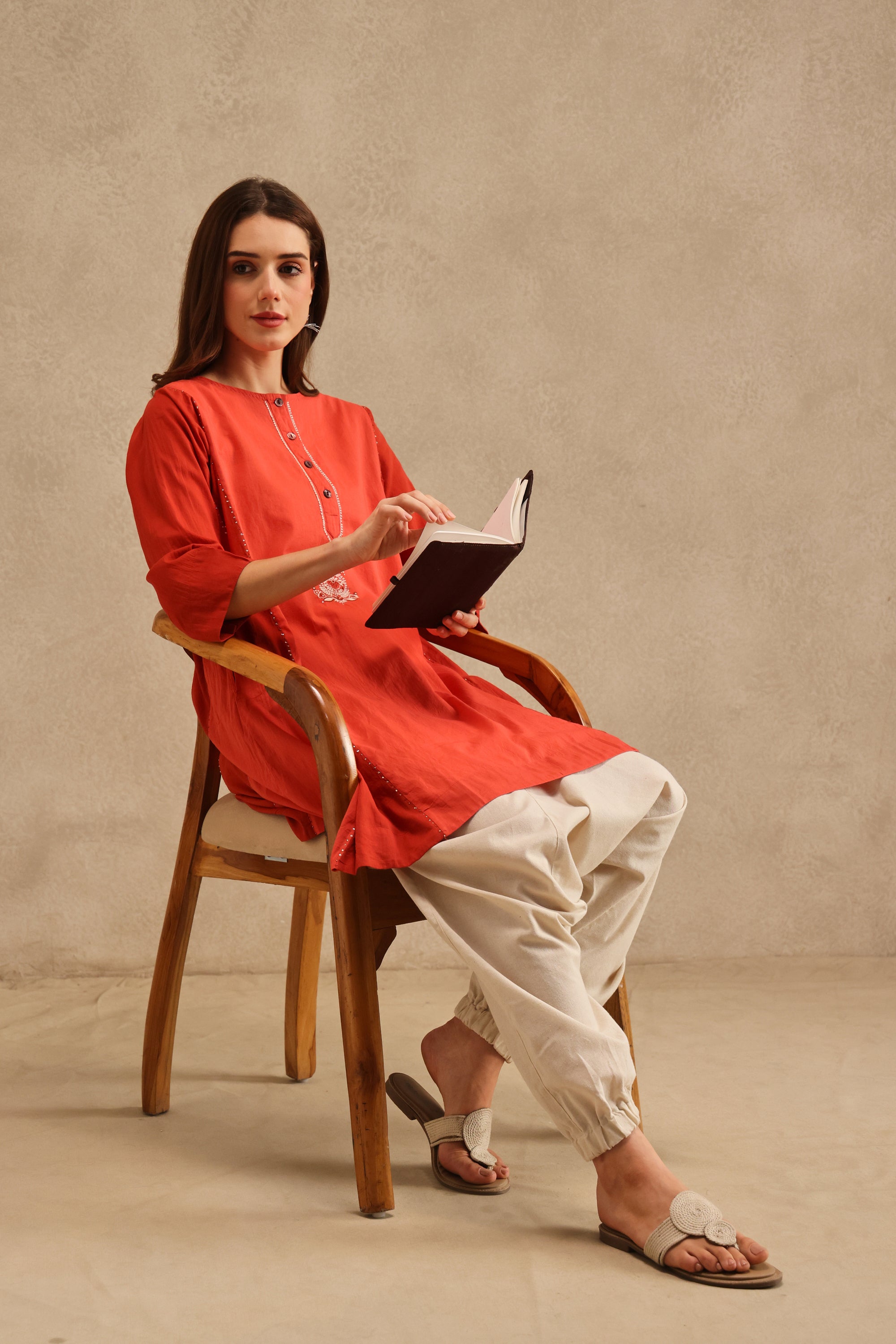 Alankaar handcrafted Chikankari short Kurta