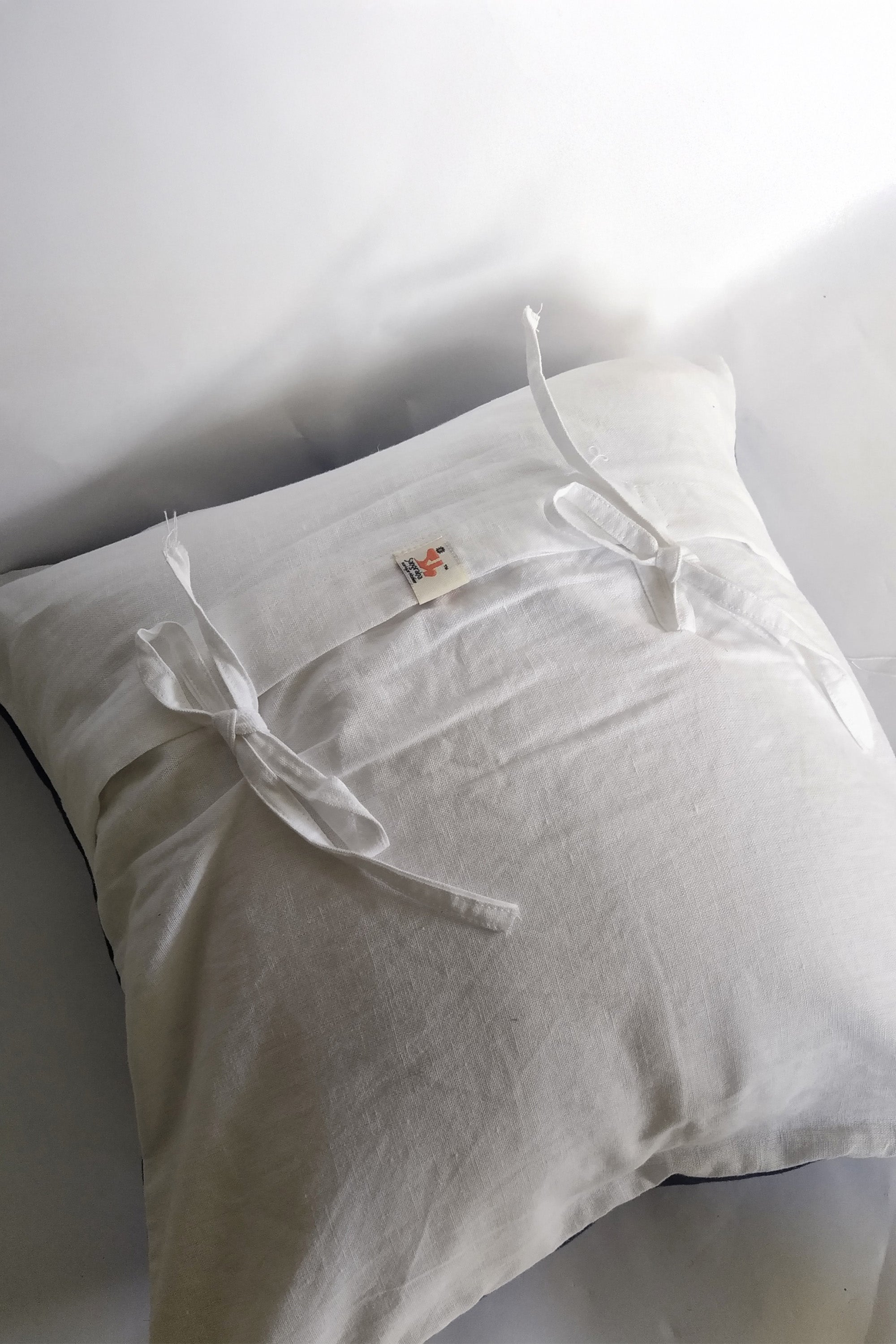 Cushion Cover | Bherunda | Chikankari | Cotton | 16"