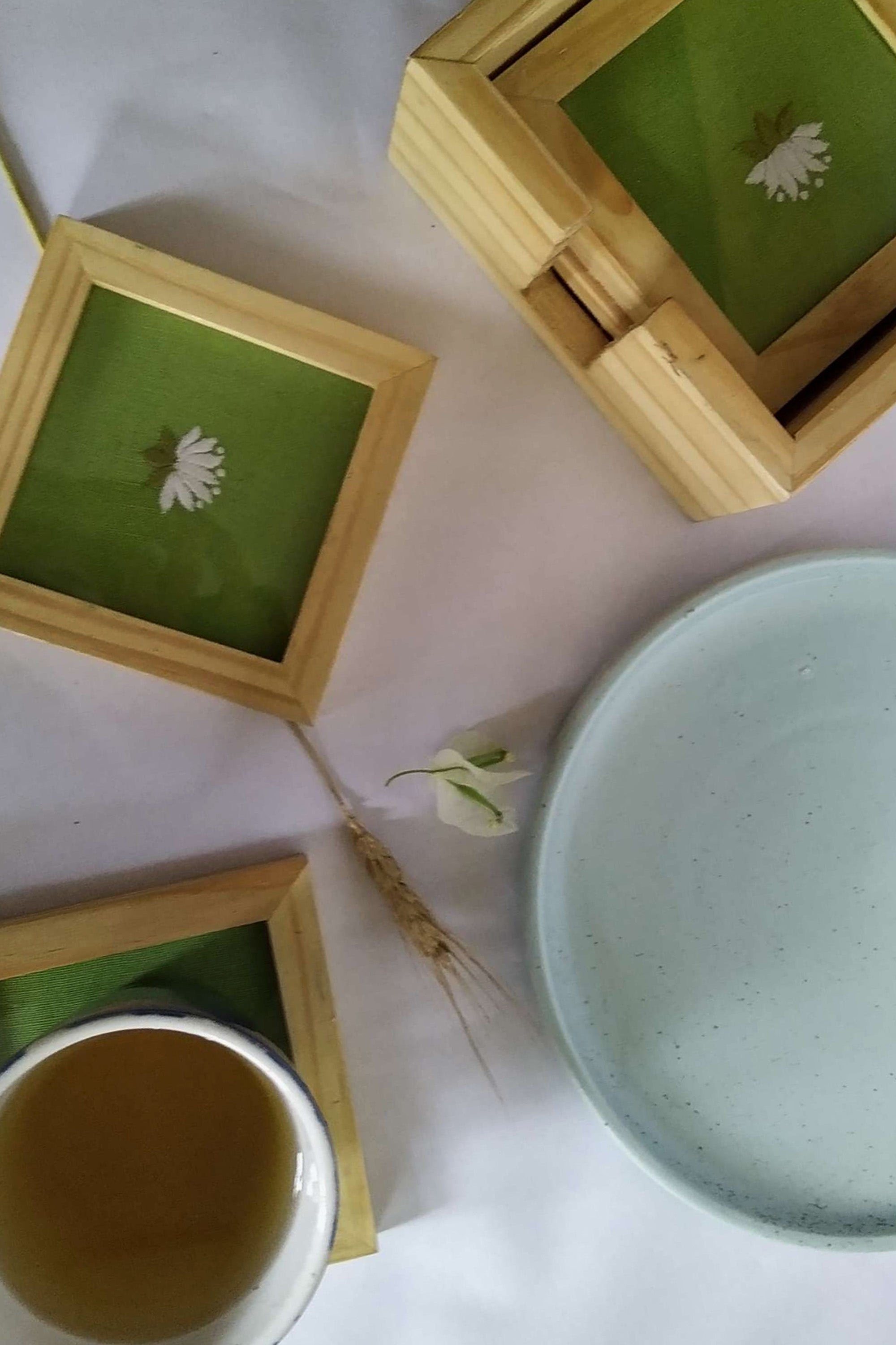 Coaster Set | Alambagh | Chikankari | Cotton & Pinewood