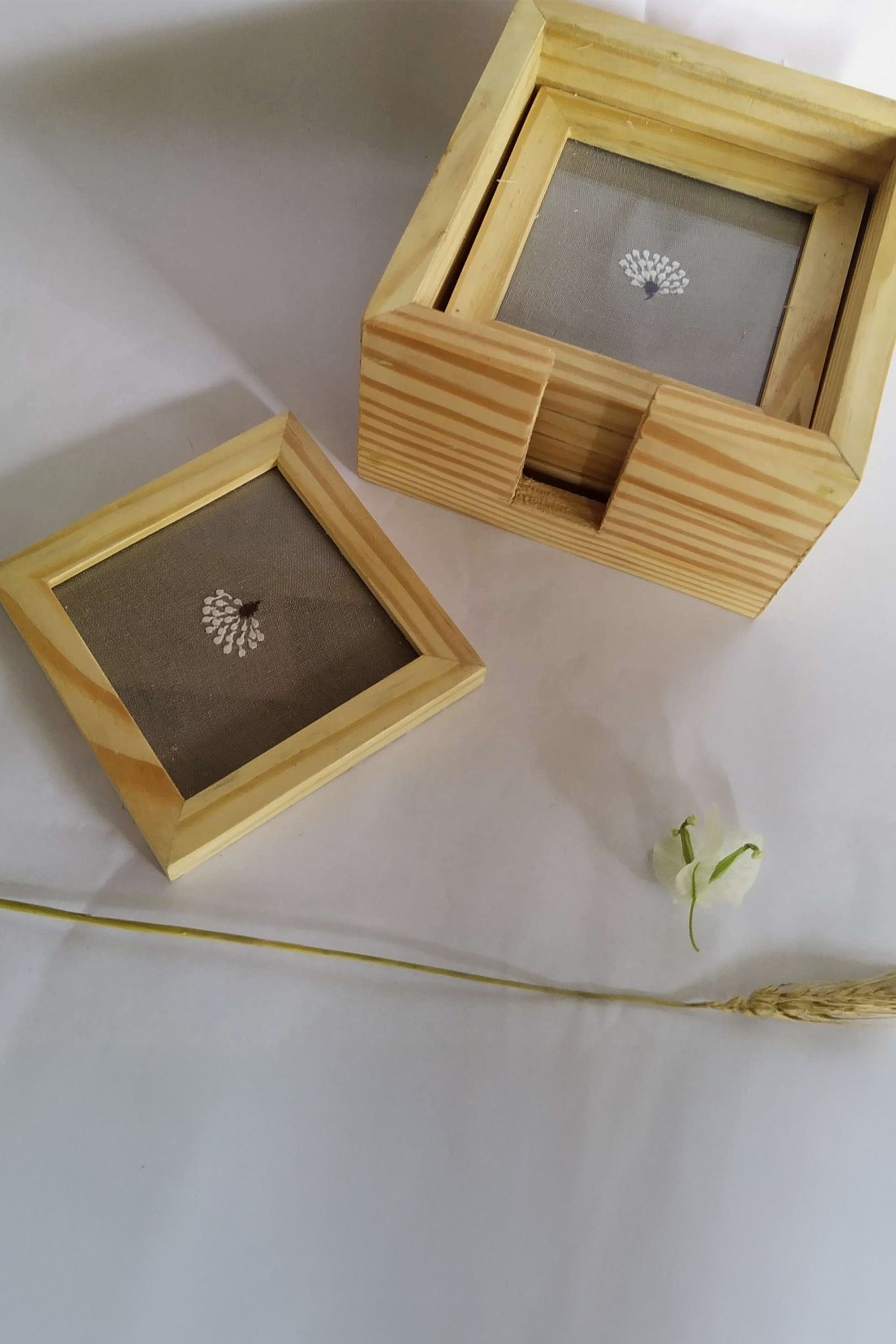 Coaster Set | Alambagh | Chikankari | Cotton & Pinewood